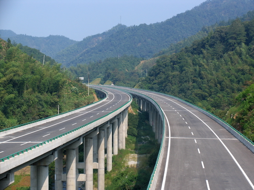 風景如畫的安景高速公路.jpg