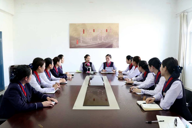 精致妝容 為微笑服務(wù)“點睛”1.jpg