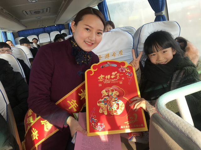 8 志愿服務(wù)春運“暖冬行動”.jpg