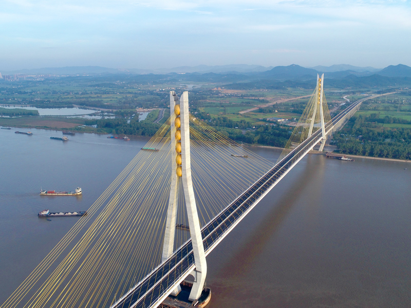 2019年8月31日上午，由集團投資建設(shè)的池州長江公路大橋建成通車。.jpg
