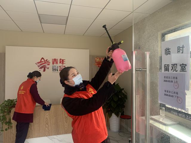 13馬鞍山中心將中心“青年微家”陣地改為臨時留觀室，青年志愿者定期進行場所消毒處理，進一步發(fā)揮團屬陣地和青年志愿者作用（3）.jpg